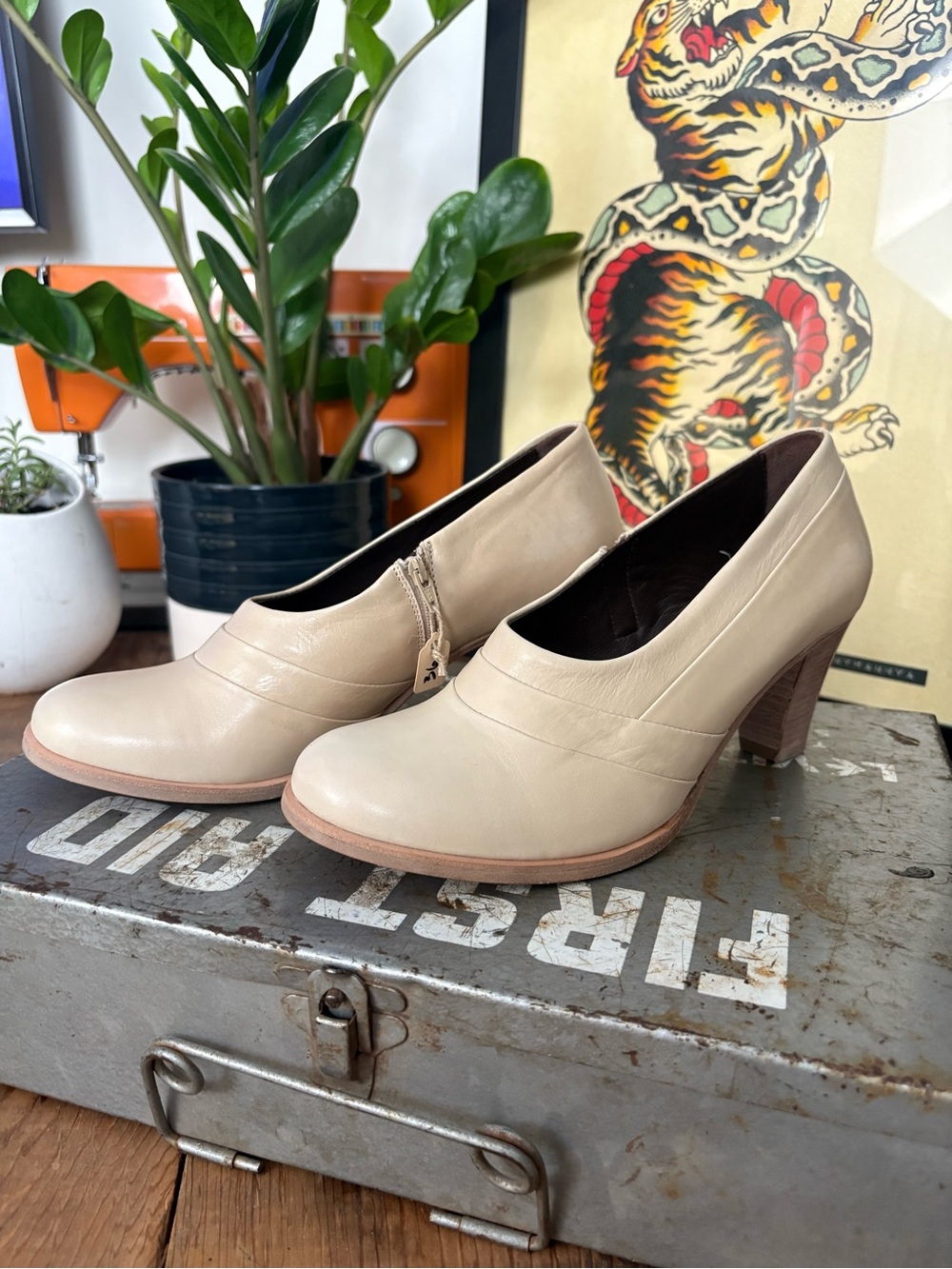 Women’s Cream Leather Heeled Slip-On Pumps by Zeha Berlin